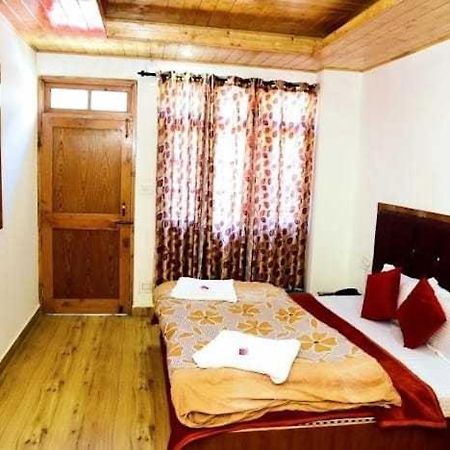 Hotel Himalayan Palace Manāli Exteriér fotografie